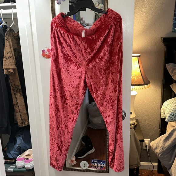 Fabletics Crushed Velour black zip up hoodie & Crushed Velour wide leg pant Red - Picture 9 of 13